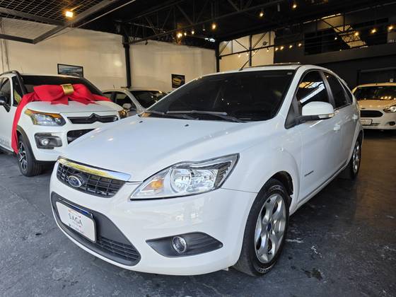 FORD FOCUS 2.0 TITANIUM HATCH 16V FLEX 4P AUTOMÁTICO FORD FOCUS 2.0 TITANIUM HATCH 16V FLEX 4P AUTOMÁTICO